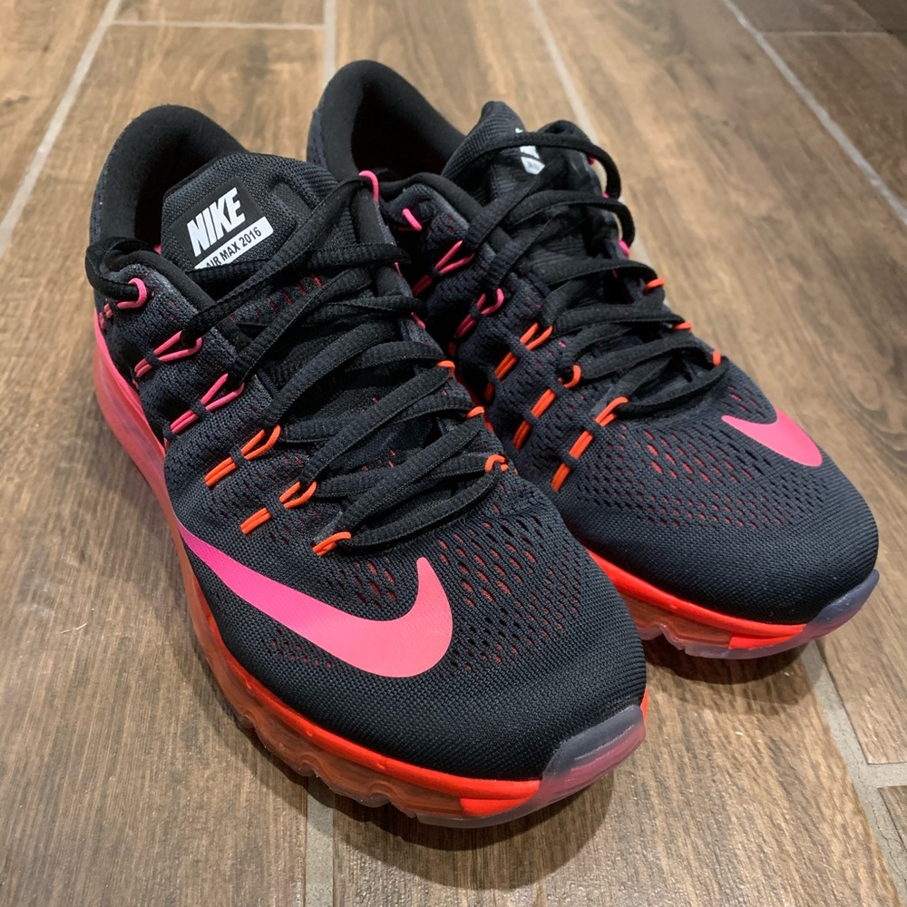 Nike AirMax Sneakers